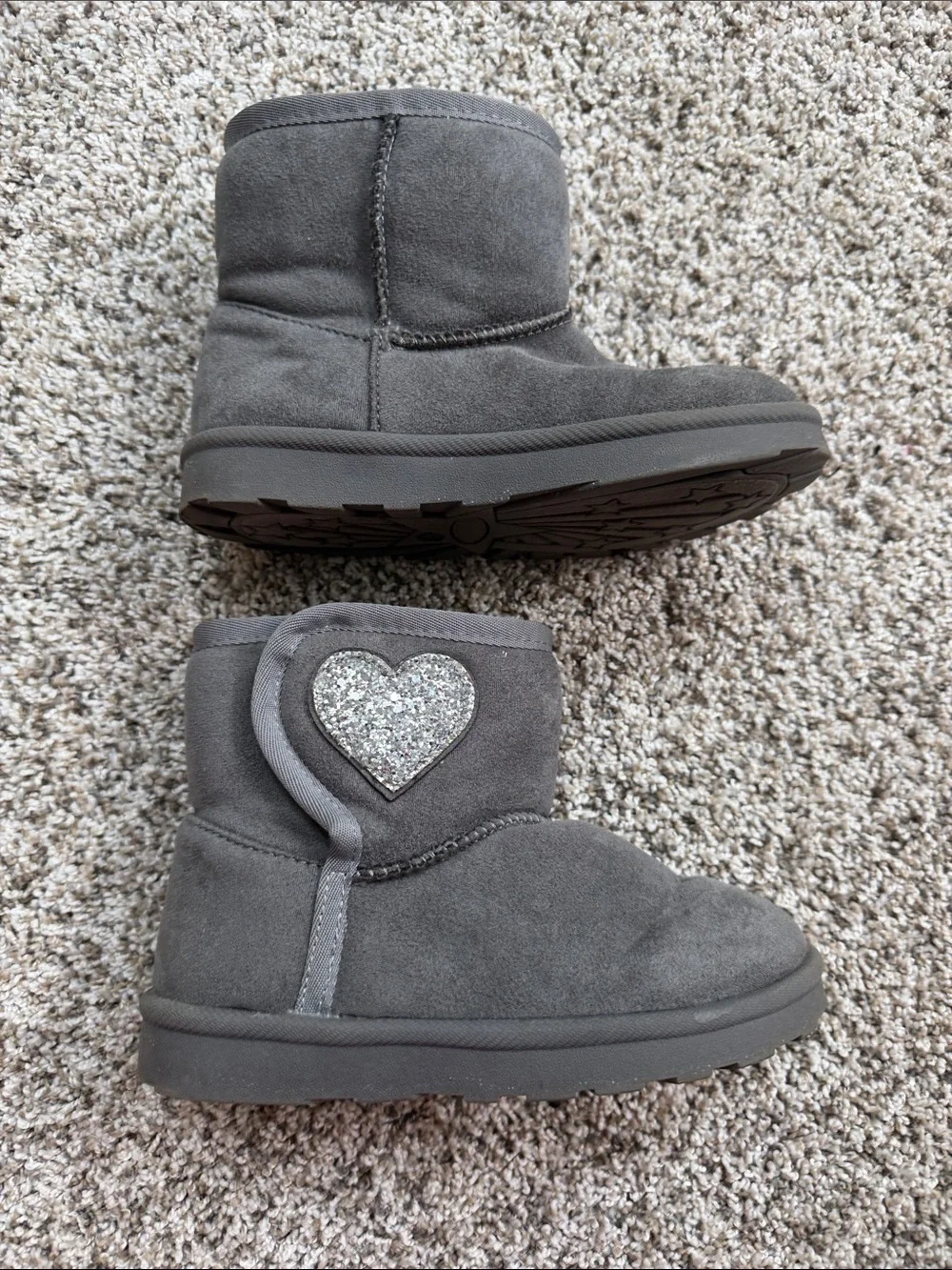 Kohls Girls Gray Suede-Look Boots with Glitter Heart size toddler 12